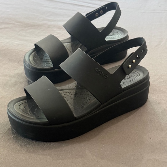 CROCS Shoes - Brooklyn Low Wedge Croccs